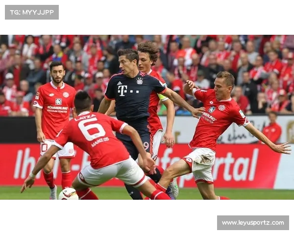 法兰克福球迷广场庆祝德甲胜利 引发城市交通管制和大规模人潮涌动